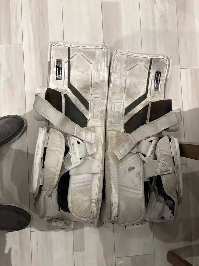 Bauer M5 pro goalie pads  in Hockey in Calgary - Image 2