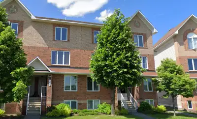 2 bdrm 3 bath Condo Across from Pond in Aquaview Orleans