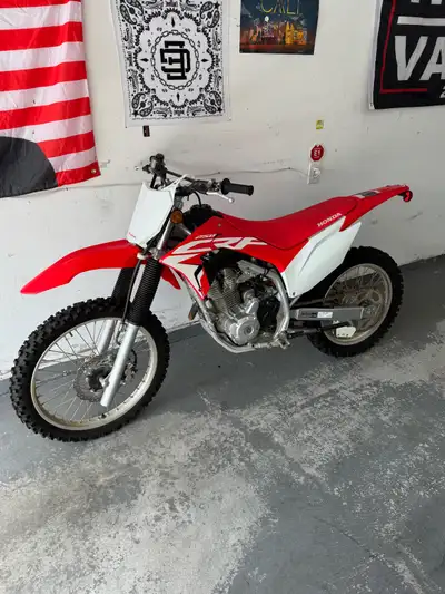 Hello , SELLING FRESH 2021 HONDA CRF250F DIRTBIKE 4 STROKE - 5 GEARS. Comes With OWNERSHIP STARTS FI...