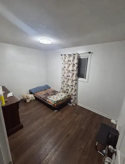 Available from: October 1, 2026 Rent: $700/month + 1/4 of (50%Utilities)(Gas, Hydro, and Water) Bedr...