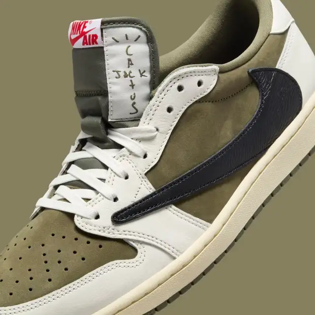 Nike Air Travis Scott Jordan 1 Retro ‘Medium Olive’ - Size 11.5 in Men's Shoes in Oakville / Halton Region - Image 7