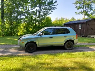 2009 hyundai Tucson. 160,000 kms, new brakes all around 2024, oiled every year. Runs great still dri...