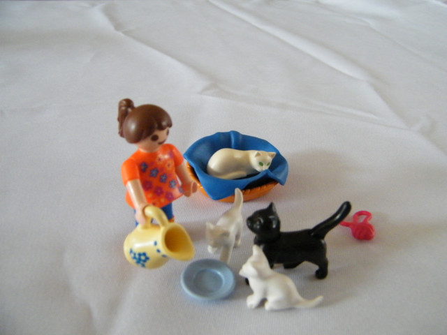 Playmobil fillette et chats dans Jouets et jeux  à Laval/Rive Nord - Image 4
