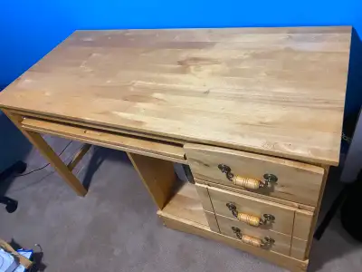 Wooden Computer desk in Exellent Condition, View more