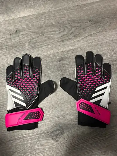 Adidas Size 8 Predator Goalkeeper Gloves, View more