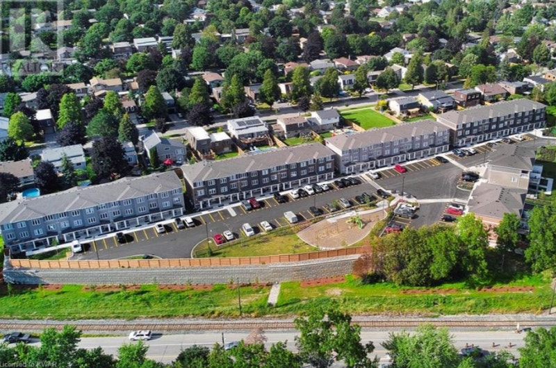 3Bedroom Townhome for Rent ( close to Fairview Mall) Long Term Rentals Kitchener / Waterloo