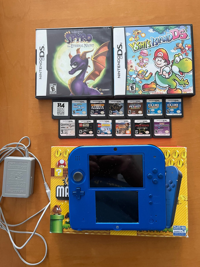 Nintendo 2DS With 14 Games & r4 card EXCELLENT CONDITION  in Nintendo DS in Winnipeg