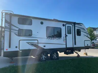 Must see excellent condition. Weight 4670 lbs, Length 25 ft. Double Size Bunks Bed. Murphy Bed/Sofa....