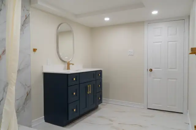 6mins to UTM, seperate entrance basement renting63882288482305120