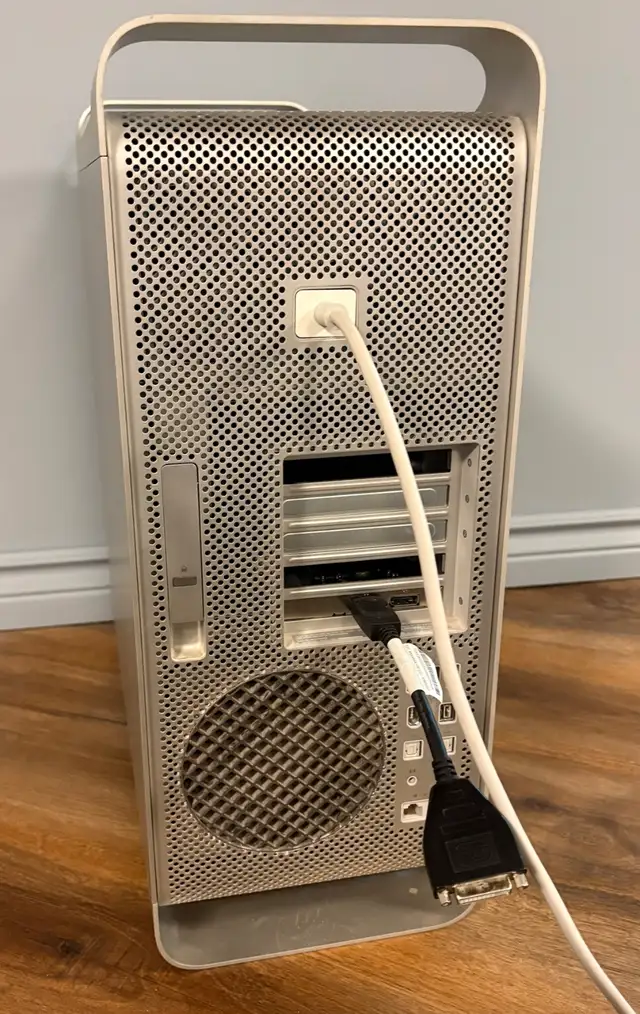 Apple Mac Pro "Quad Core" 2.0 Xeon in Desktop Computers in Ottawa - Image 6