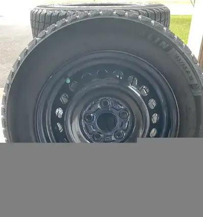 195 65 15 Michelin X Ice Snow Tires Set of 4 on Rims 5 Bolt Rims. 5x114. Fits most cars Located in B...