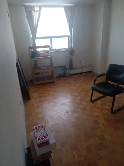 Single ocupancy private Room for female tennant , Very large Room for rent in 2 bedroom apartment, s...