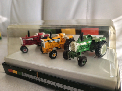 COCKSHUTT 1555 DIESEL (RED) MINNEAPOLIS-MOLINE G550 DIESEL (YELLOW) OLIVER 1555 DIESEL ( GREEN) MODE...