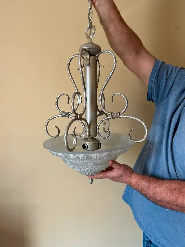 Light fixture in Indoor Lighting & Fans in New Glasgow - Image 2