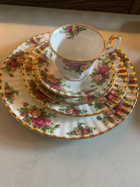 Old Country Roses Bone China England 