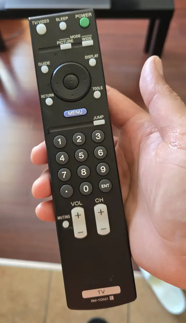 Sony 26 inches BRAVIA LCD HDTV with HDMI in TVs in Ottawa - Image 7