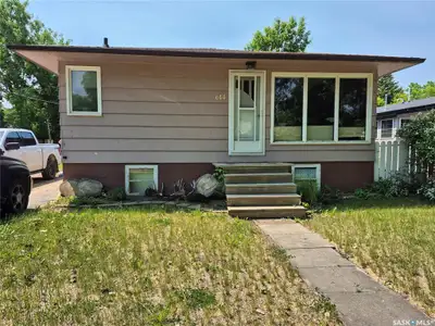 Welcome to 614 Mann Ave in Radville, located very close to downtown, with the grocery store and post...