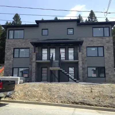 Appartement 4 1/2 Style Condo à louer au 276, 37e Rue Notre-Dame-Des-Pins Profitez d'une vue incroya...