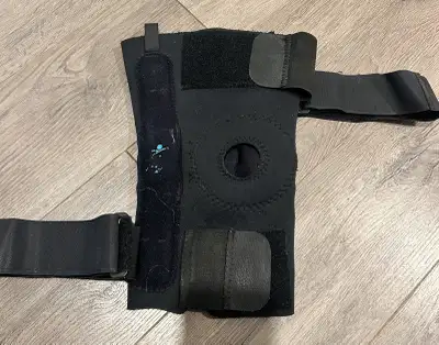 MedSpec The Gripper hinged knee brace, in good used condition! Retails at $140 plus tax :) Adult Med...