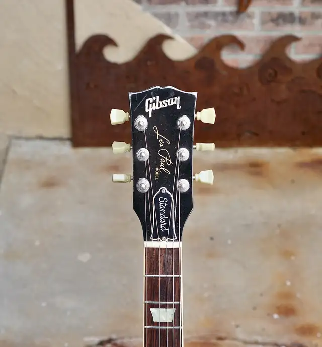 Lefty 1991 Gibson Les Paul Standard in Guitars in Oakville / Halton Region - Image 7