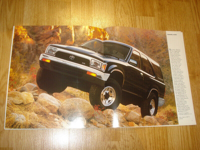 1993 Toyota 4Runner SR5 brochure in Other in Kitchener / Waterloo - Image 4