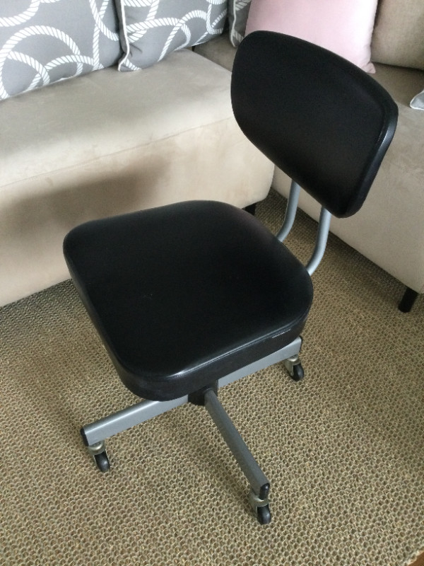 Vintage Industrial Office Chair From Japan ca.1960 in Chairs & Recliners in Penticton - Image 2