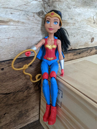 DC SuperHero Girls WONDER WOMAN figurine