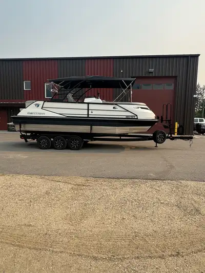 2022 Montara Surf Boss 2.0 25’ 25’ surf boss LOA (Deck Length) 25' 4" LOA (W/Platform) 27' 7" Beam 8...