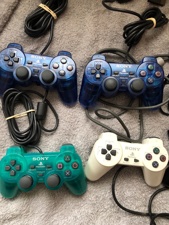 PlayStation 2 Controllers - $15 for black/$20 for green in Older Generation in Kitchener / Waterloo - Image 2