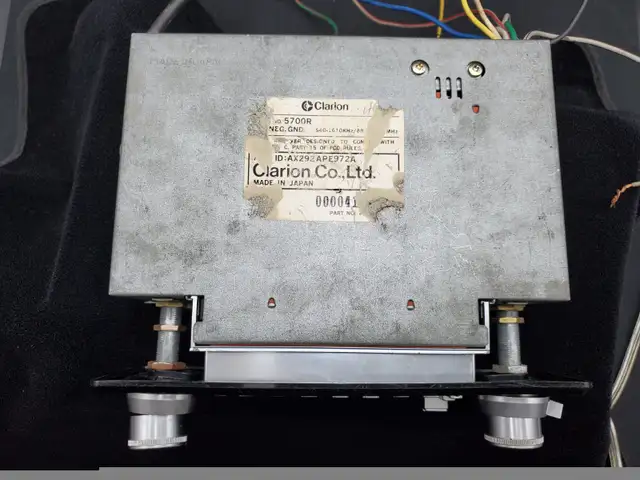 CLARION 5700R AM/FM STEREO CASSETTE RECIEVER GS-515 MARK II in General Electronics in Markham / York Region - Image 4
