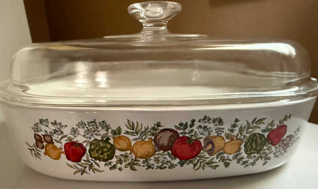 CorningWare Spice of Life casserole with lid in Kitchen & Dining Wares in City of Toronto