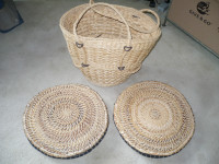 ENJOY THE SUMMER FUN W/ THIS RAFFIA BAG AND CUSHHIONS - NEW