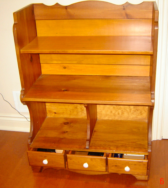 Attractive and Very Functional Vintage Solid Pine Bookcase in Bookcases & Shelving Units in City of Toronto - Image 3