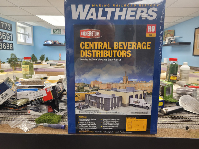 Walthers HO Scale Central Beverage Distributors Kit in Hobbies & Crafts in Fredericton