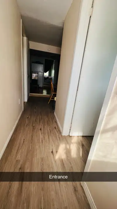 *1 room + 1 den* perfect for couples, 2 girls or 2 boys or even single occupany available. No smokin...