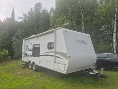 This pre-owned Starcraft Travel Star is ready for your next adventure, featuring a convenient layout...