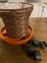 Plant pot with lining / tray with wheels 