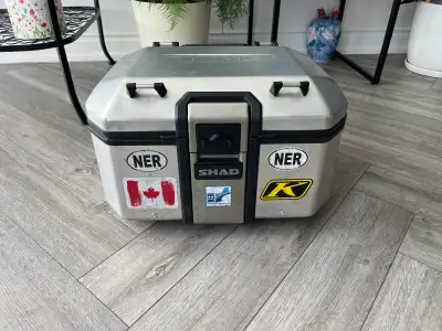 Shad Terra Motorcycle Top Case The case is in good shape. Water tight & tested. It will hold 1 full...