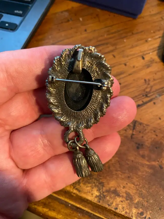 Cameo Brooch in Jewellery & Watches in City of Toronto - Image 3