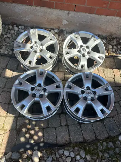 Selling a Set of OEM 17” Toyota RAV4 Rims Came off a Toyota RAV4 2009-2012, Bolt Pattern 5x114.3 $39...