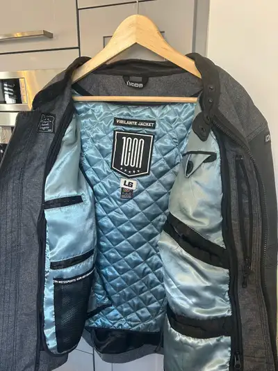Motorcycle jacket in mint condición like new
