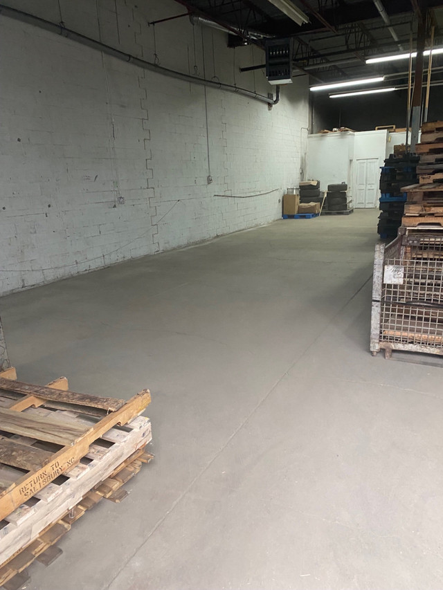 600sf Warehouse Storage Space For Rent In St Laurent dans Entreposage et stationnement à louer  à Ville de Montréal