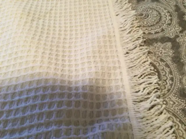 Vintage white double coverlet in Bedding in Mississauga / Peel Region - Image 2