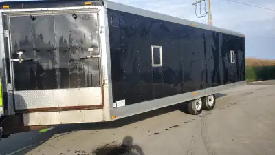 8.5x28 ENCLOSED TRAILER FOR RENT