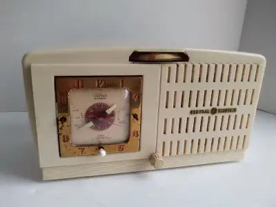 Vintage General Electric C-507 Tube Clock Radio, View more