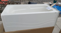 MAAX 102576 Avenue bathtub 60"x30"x20" RH