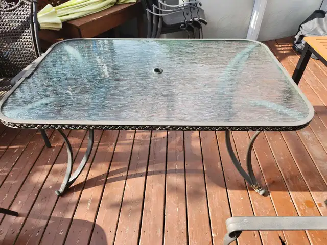 ensemble table et 4 chaises de patio/Patio table with 4 chairs in Patio & Garden Furniture in Laval / North Shore - Image 3