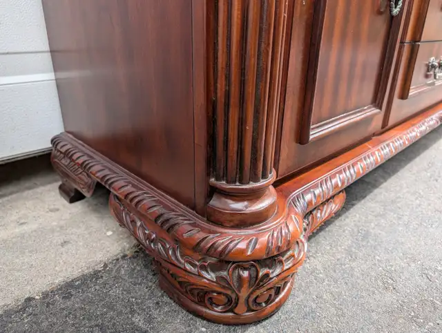 Sideboard Credenza Cabinet Large in Hutches & Display Cabinets in Oakville / Halton Region - Image 10
