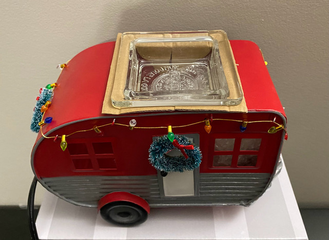 Scentsy (NEW) Christmas camper RV holiday Warmer   in Home Décor & Accents in Edmonton - Image 4
