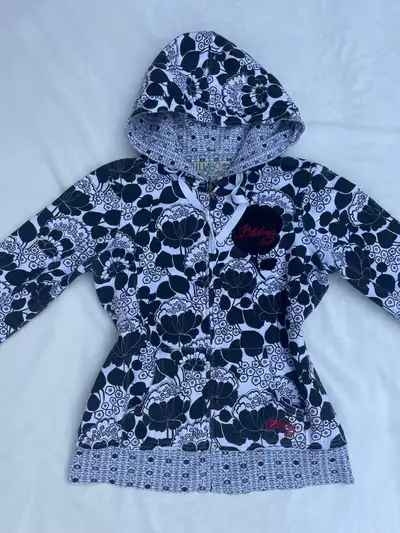 Woman’s billabong sweater, View more